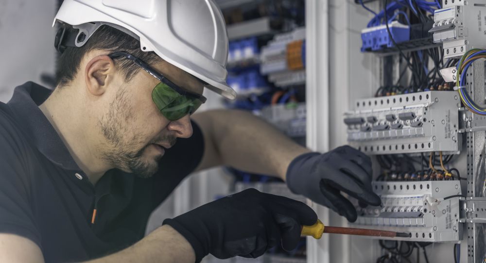 Опасность старой или неисправной электропроводки